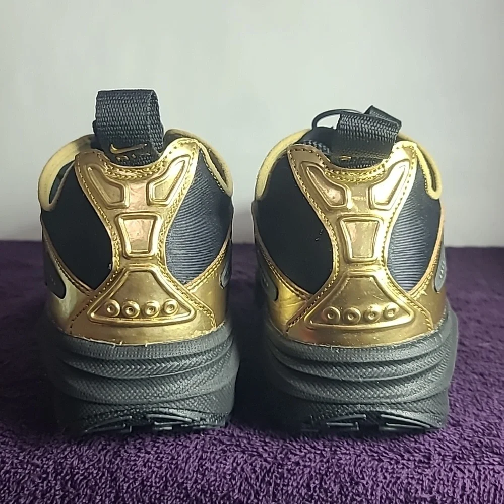 Nike Air Max SNDR Size 6.5 Women Black Metallic Gold HJ4130-002